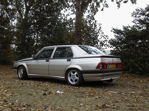 Alfa Romeo 75