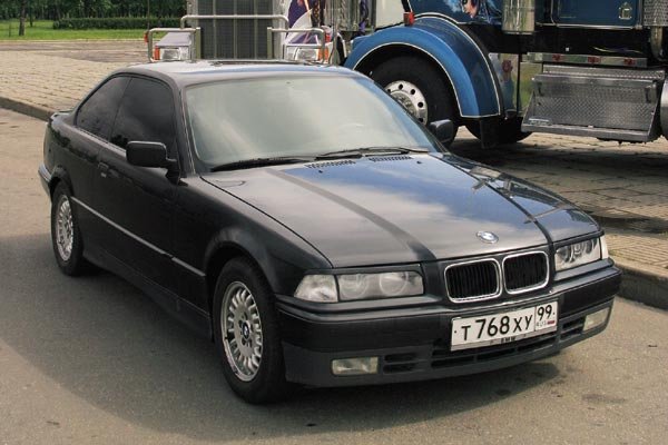 BMW 318iS: 9 фото
