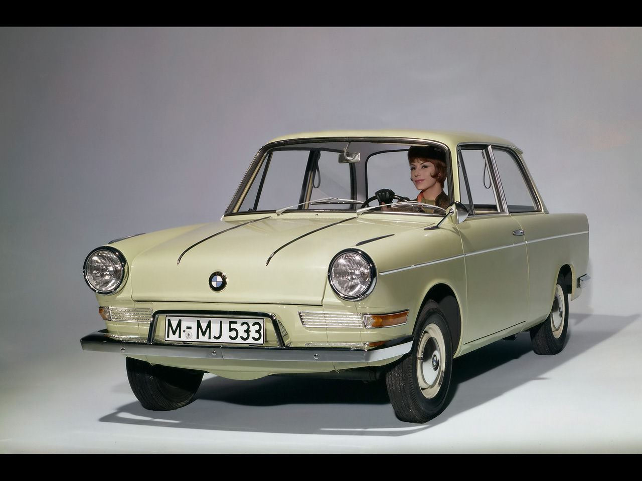 BMW 700: 9 фото