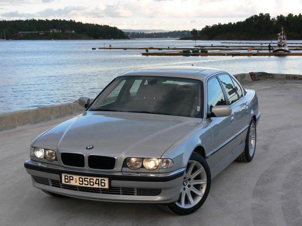 BMW 728i