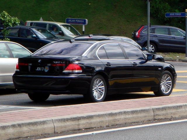 BMW 730Li: 9 фото