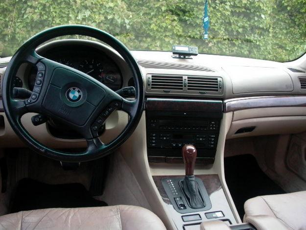 BMW 740i: 11 фото