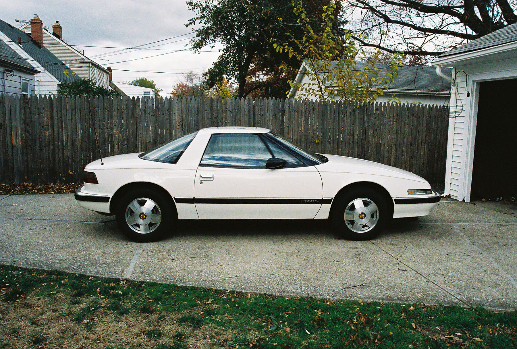 Buick Reatta: 10 фото