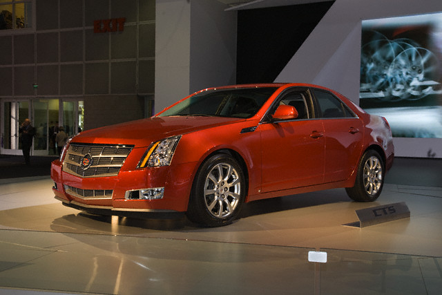 Cadillac CTS: 8 фото