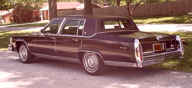 Cadillac Fleetwood Brougham: 8 фото