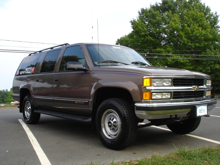 Chevrolet Suburban 2500: 6 фото