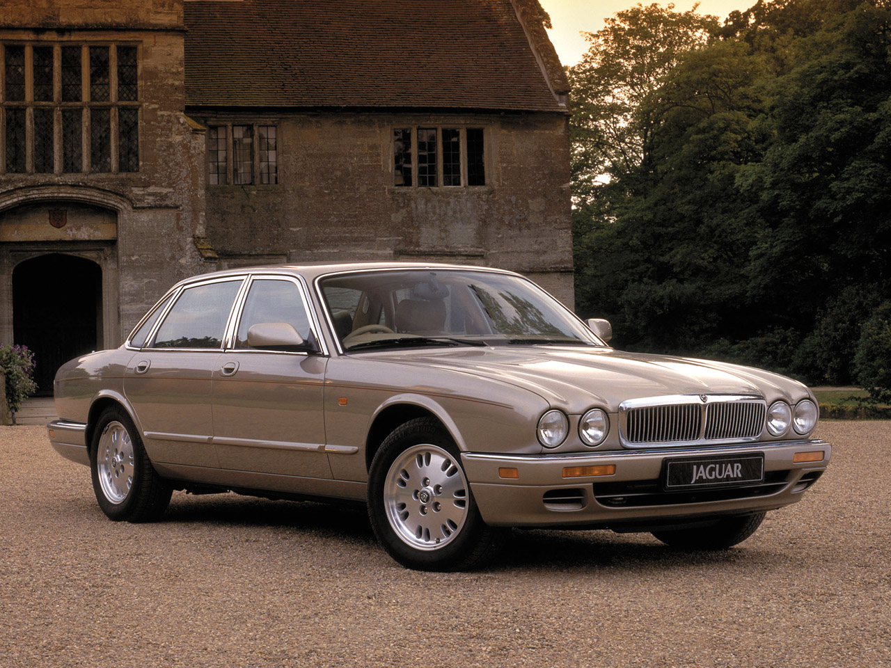 Jaguar Sovereign: 3 фото