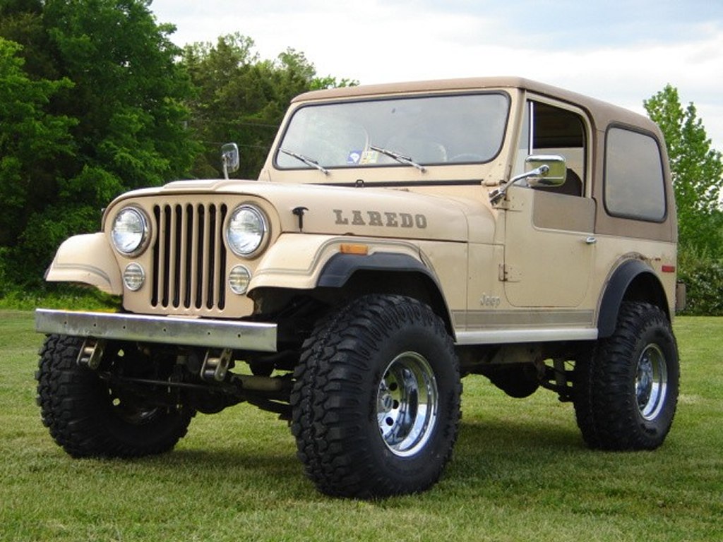 Jeep CJ-7: 8 фото