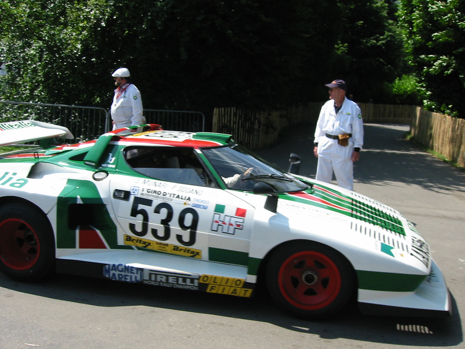 Lancia Stratos: 3 фото