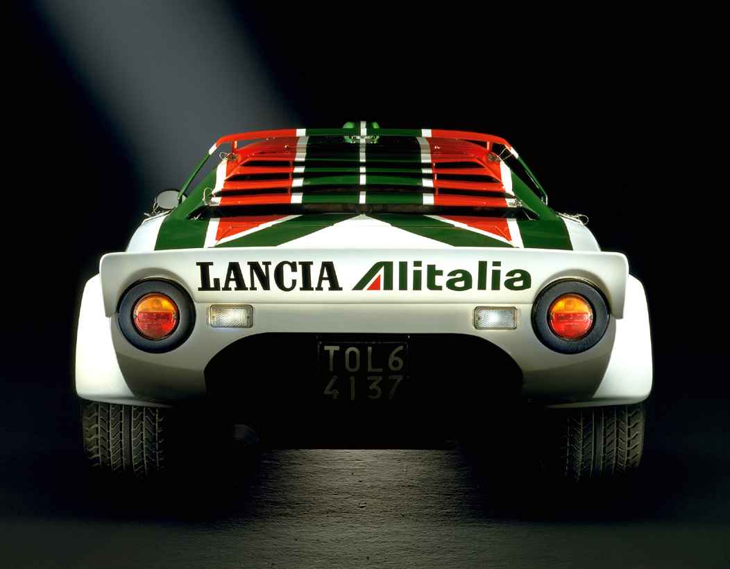 Lancia Stratos: 12 фото