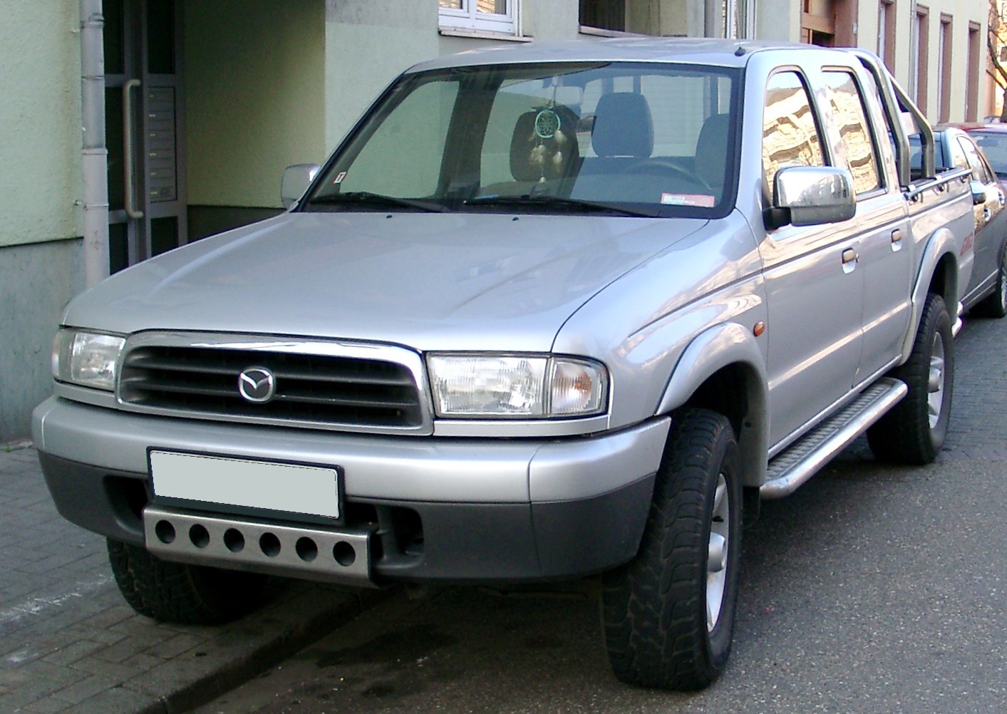 Mazda B-2500: 8 фото