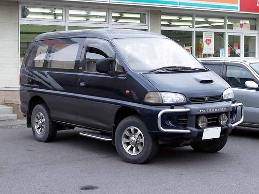 Mitsubishi L-400: 6 фото