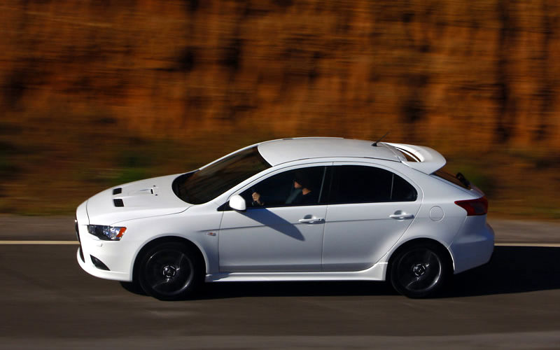 Mitsubishi Lancer Sportback: 4 фото