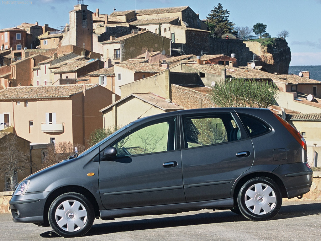 Nissan Almera Tino: 2 фото