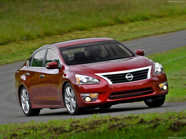 Nissan Altima: 4 фото