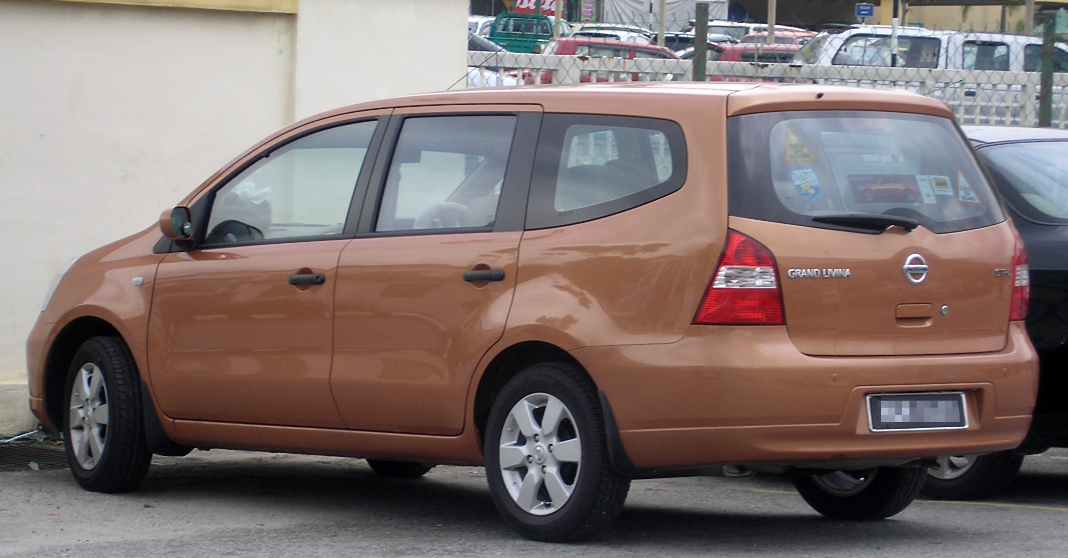 Nissan Grand Livina: 7 фото