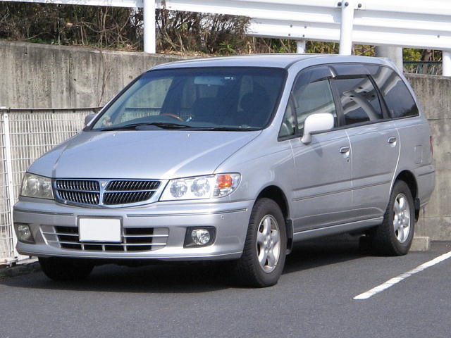 Nissan Presage: 3 фото