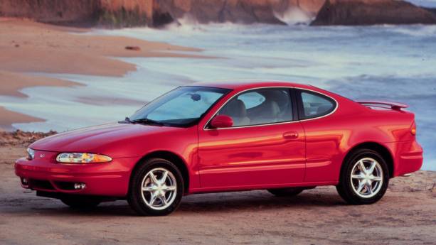 Oldsmobile Alero: 4 фото