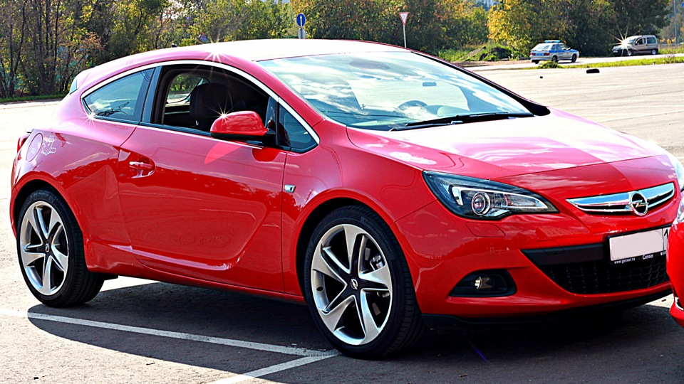 Opel Astra GTC: 7 фото