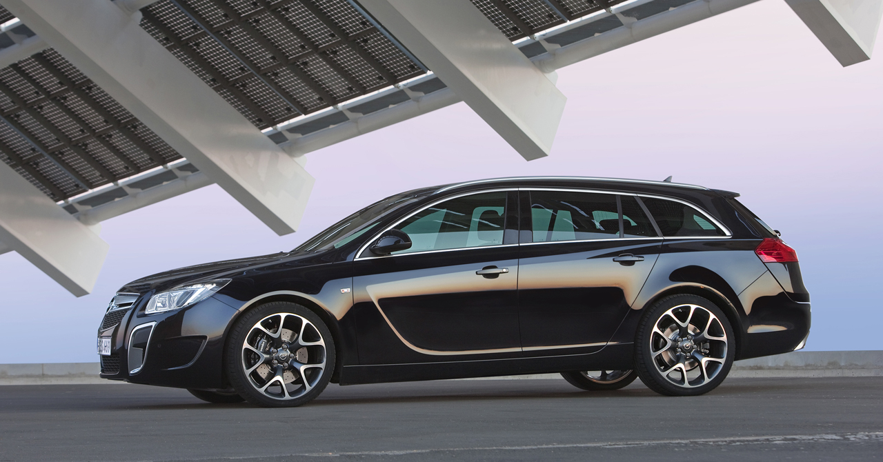 Opel Insignia Sports Tourer: 10 фото