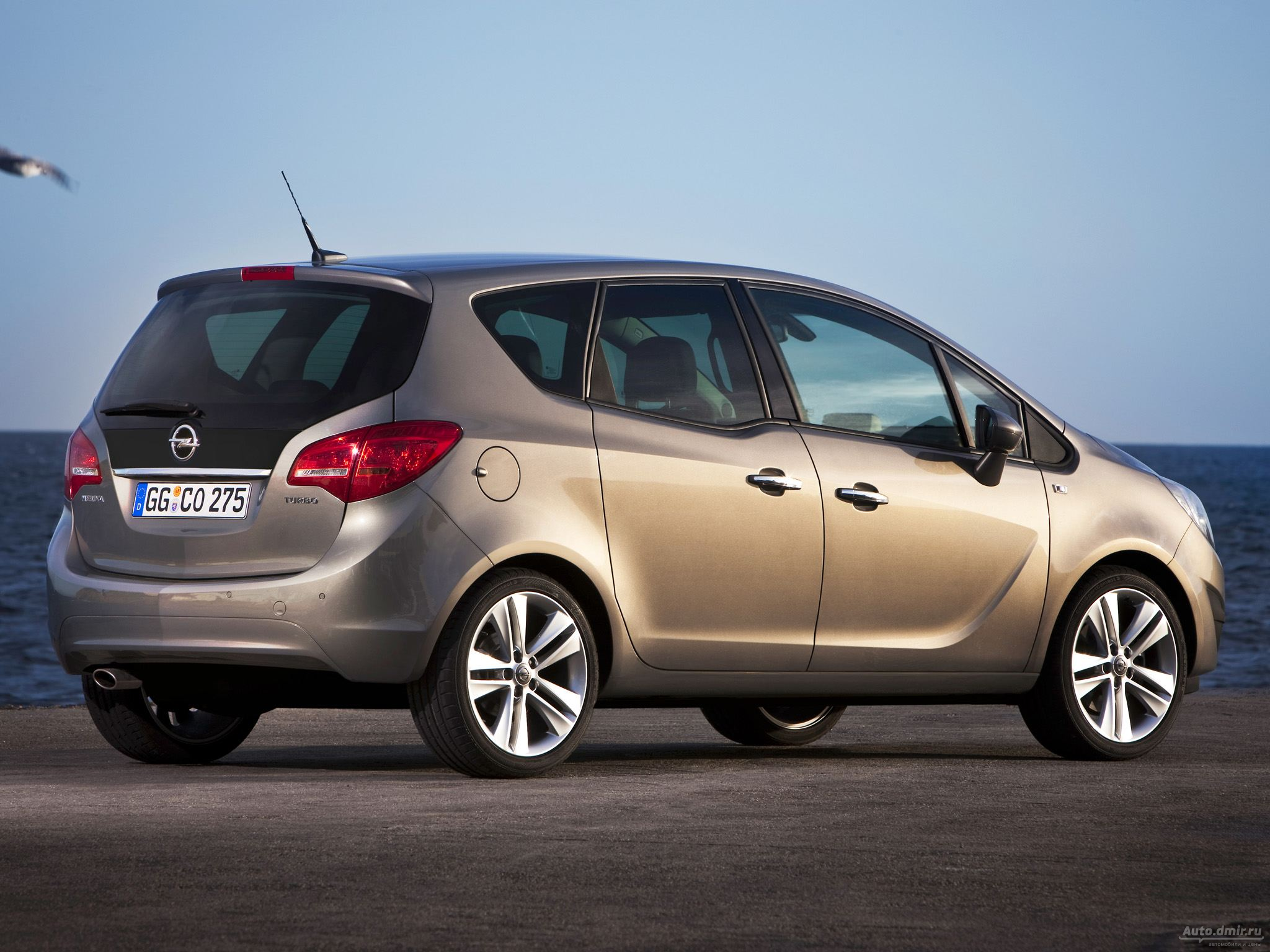 Opel Meriva: 8 фото