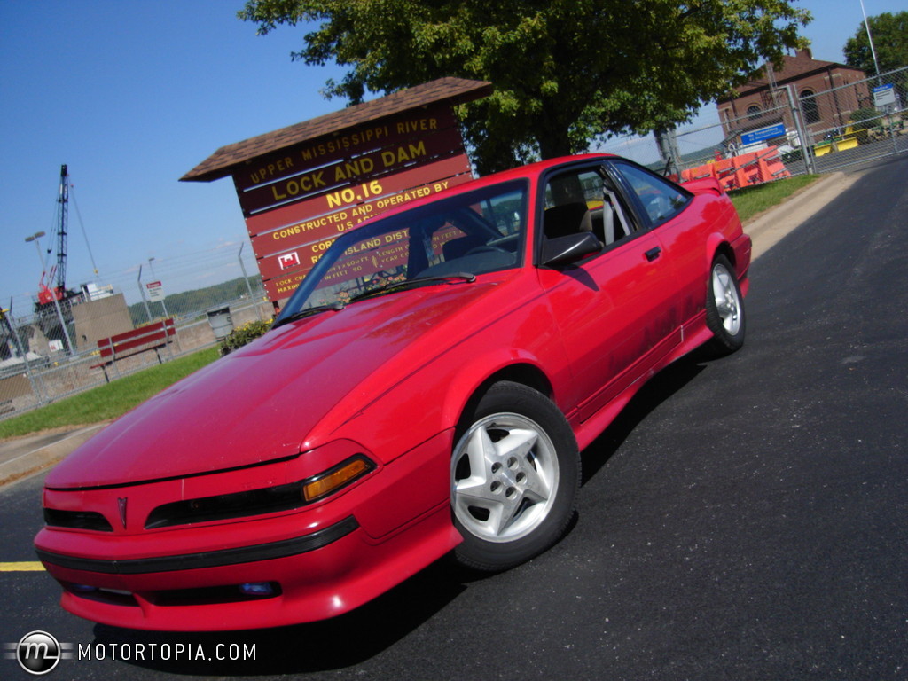 Pontiac Sunbird: 2 фото