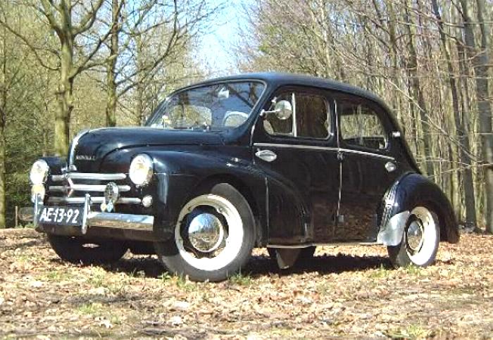 Renault 4CV: 9 фото