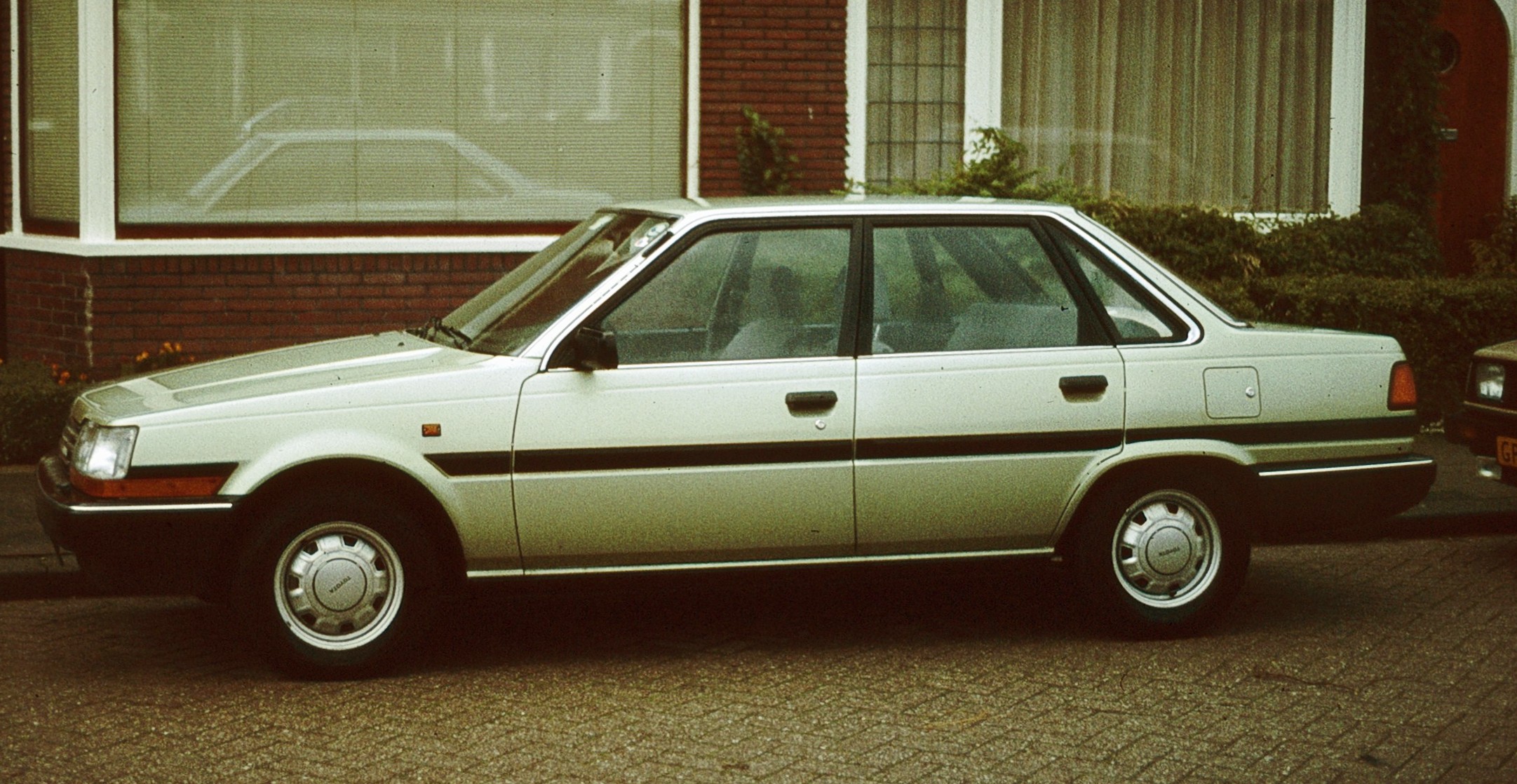 Toyota Carina: 4 фото