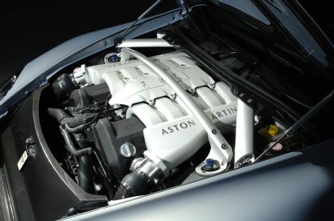 Aston Martin V12 Vantage: 7 фото