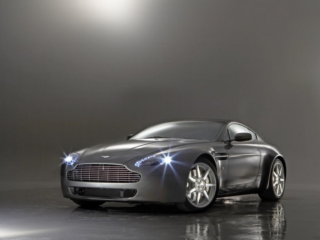 Aston Martin V8 Vantage: 3 фото
