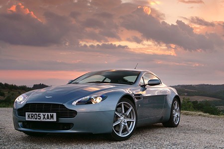 Aston Martin V8 Vantage: 4 фото