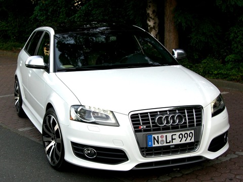 Audi S3: 09 фото