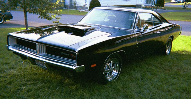 Dodge Charger: 4 фото