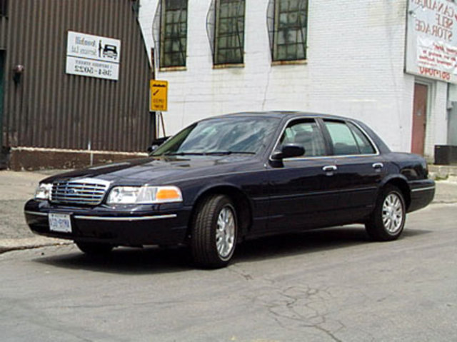 Ford Crown Victoria: 5 фото