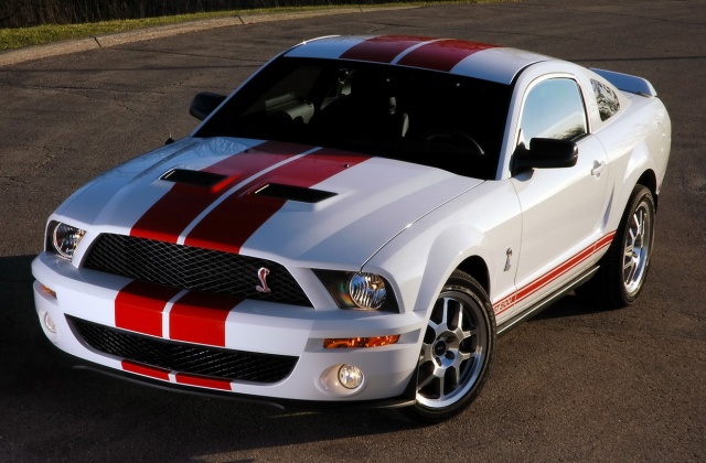 Ford Shelby GT 500: 2 фото