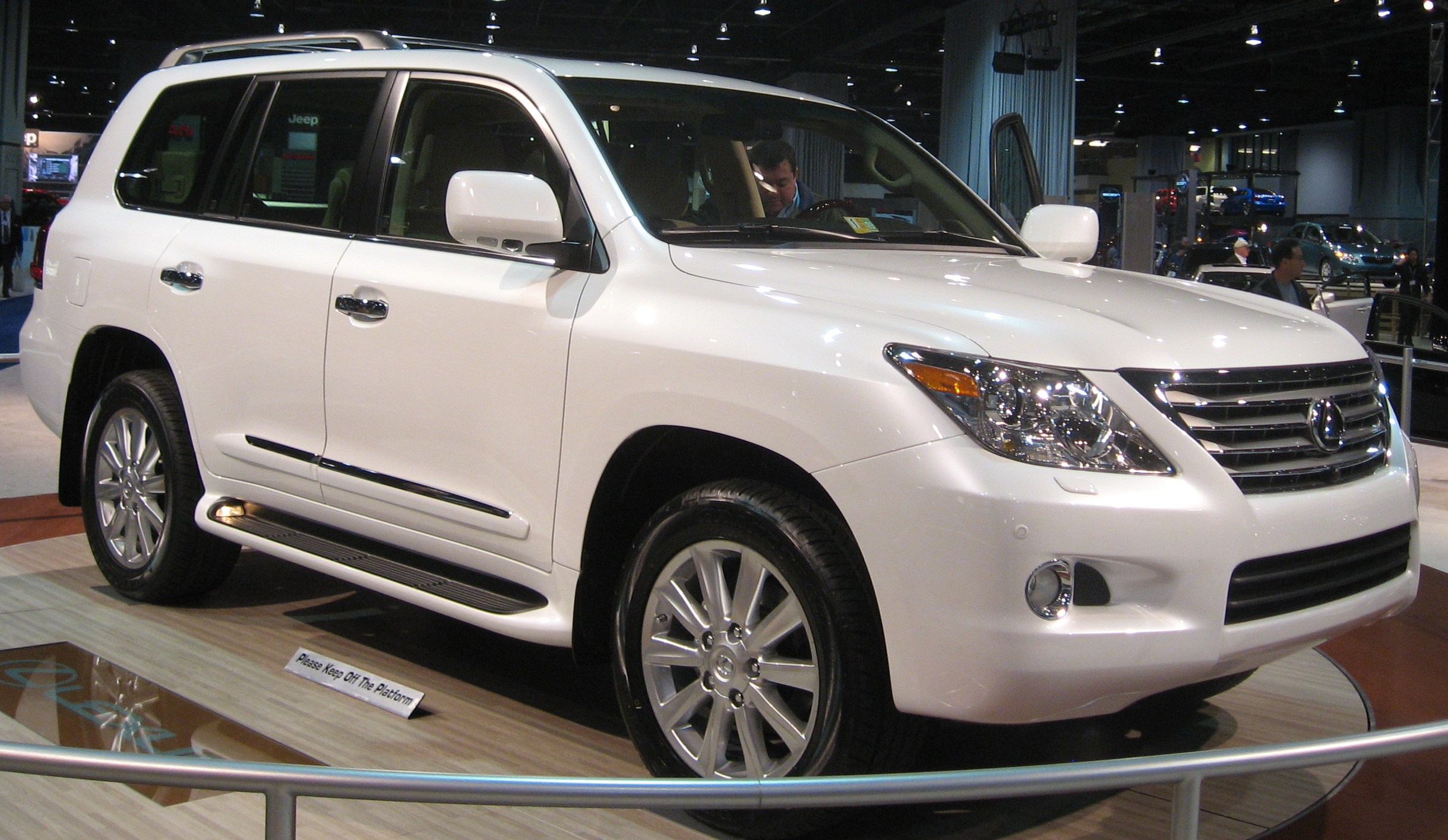 Lexus LX I: 12 фото