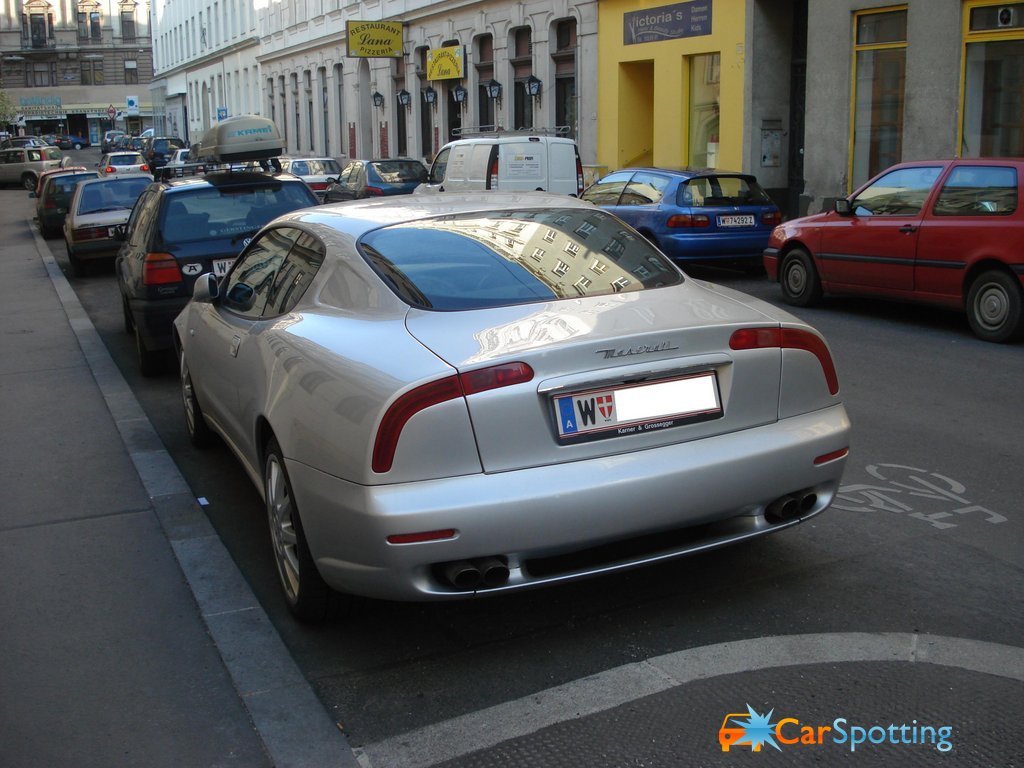 Maserati Coupe: 12 фото