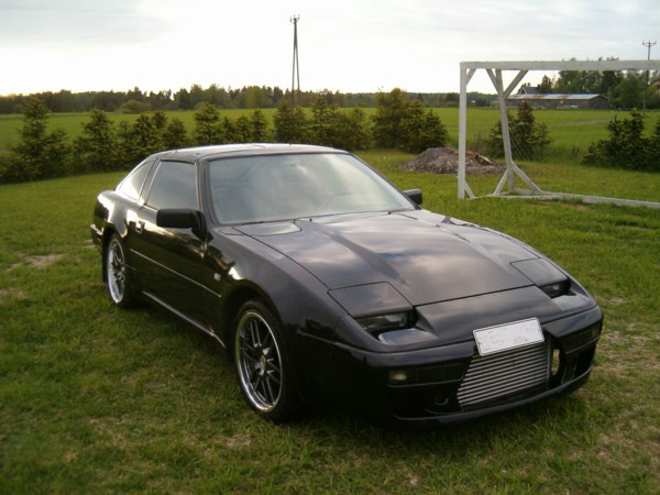 Nissan 300ZX Z31: 3 фото