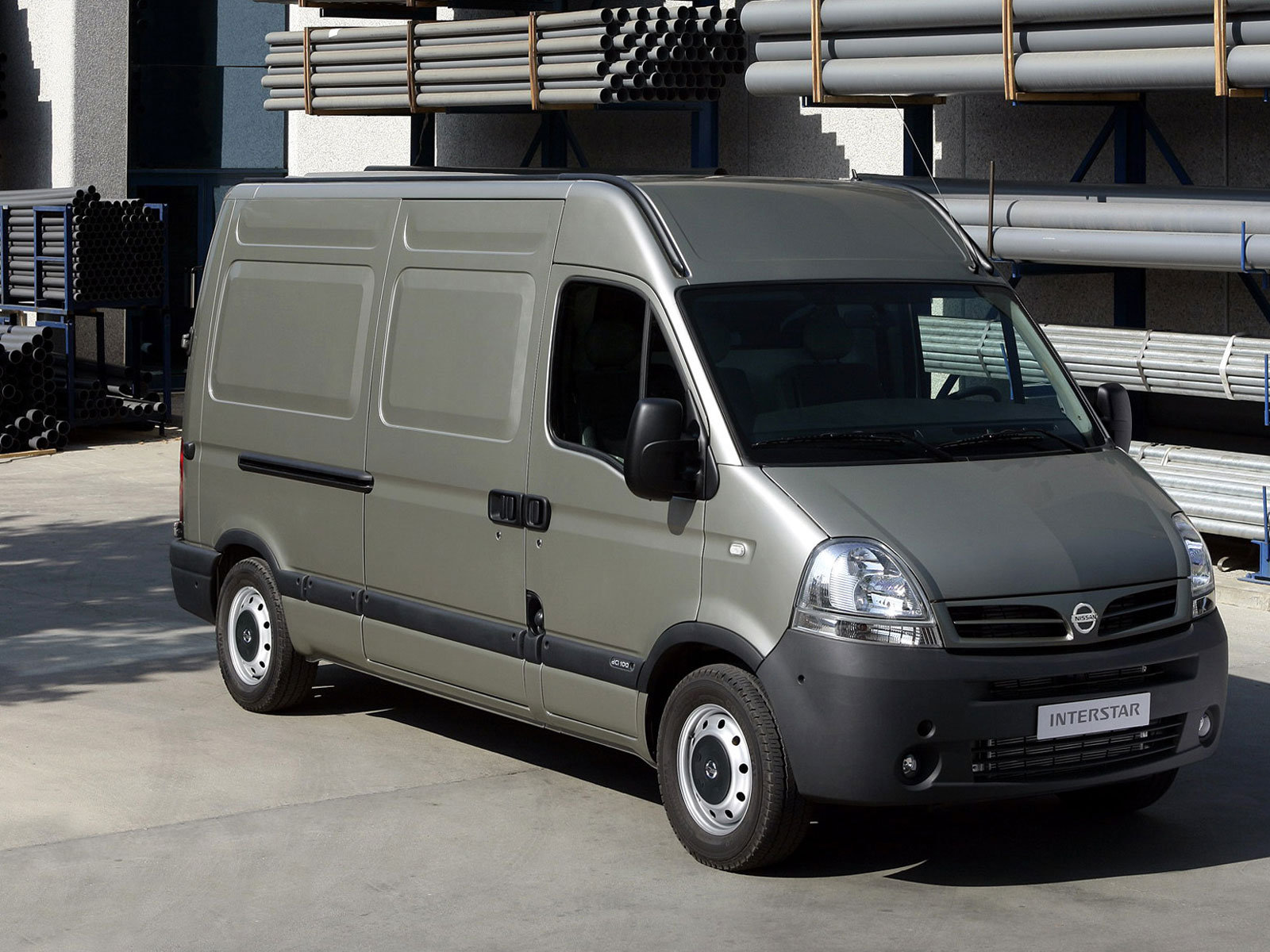 Nissan Interstar: 4 фото