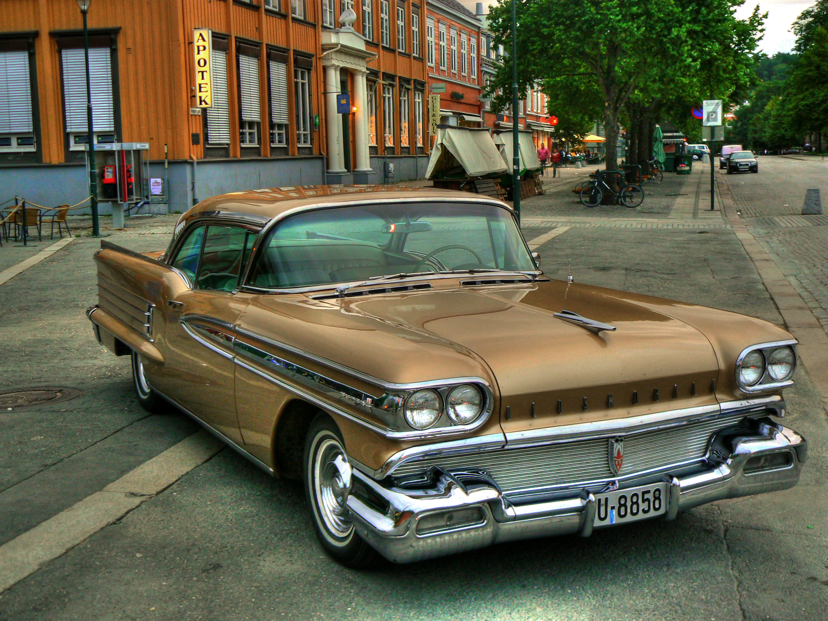 Oldsmobile Eighty-Eight: 4 фото