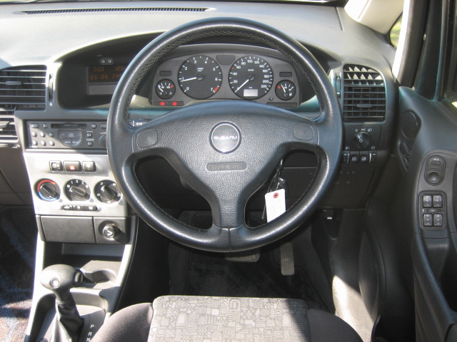 Subaru Traviq: 2 фото
