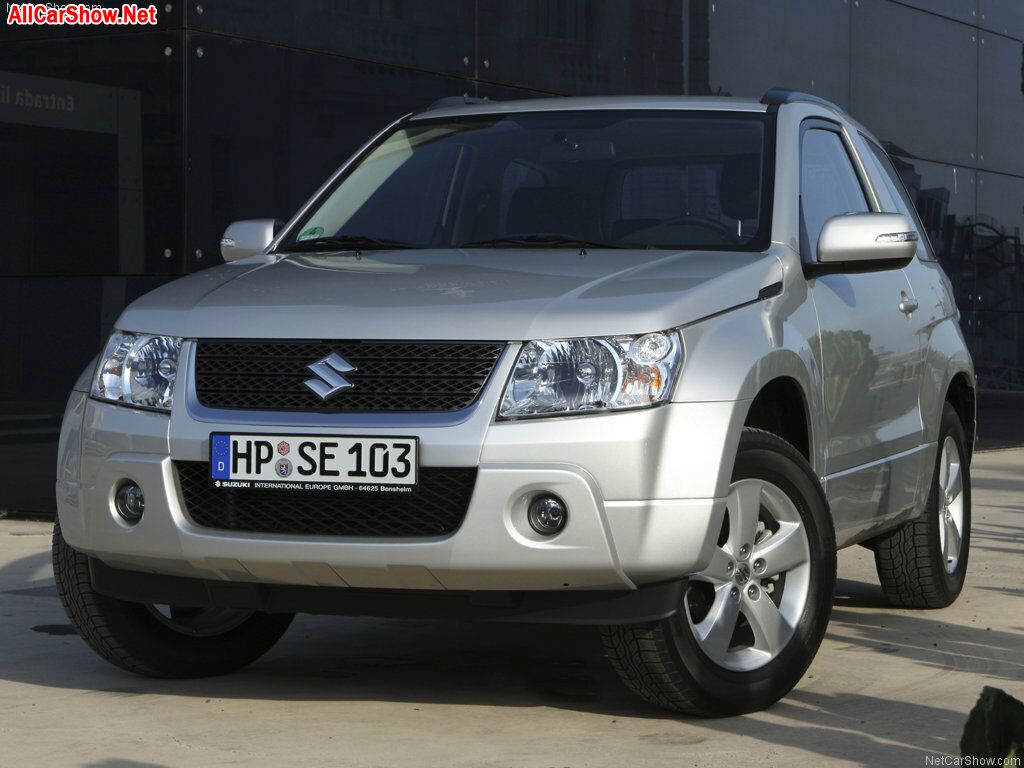 Suzuki Grand Vitara 3-door: 6 фото