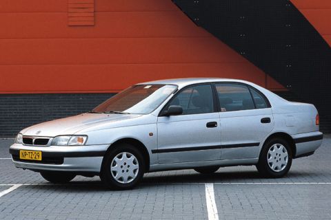 Toyota Carina: 4 фото