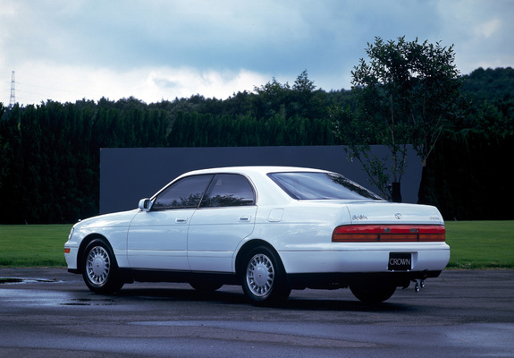 Toyota Crown S140: 10 фото