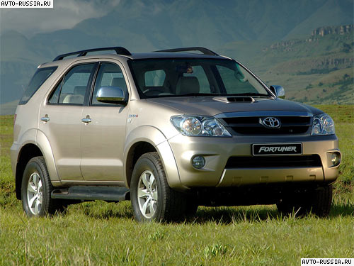 Toyota Fortuner: 4 фото