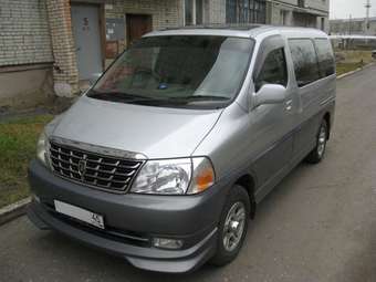 Toyota Granvia: 8 фото