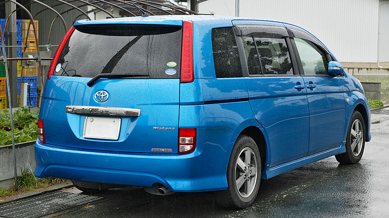 Toyota ISis: 8 фото