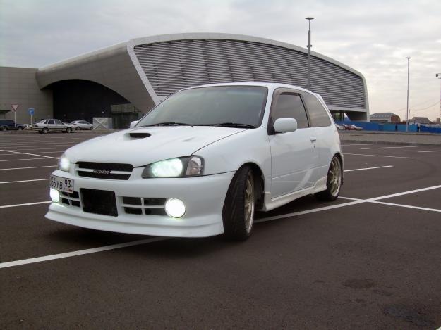 Toyota Starlet: 10 фото