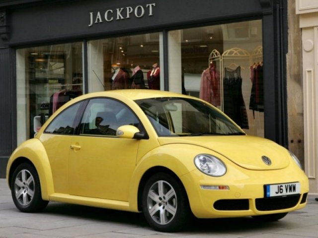 Volkswagen New Beetle: 7 фото