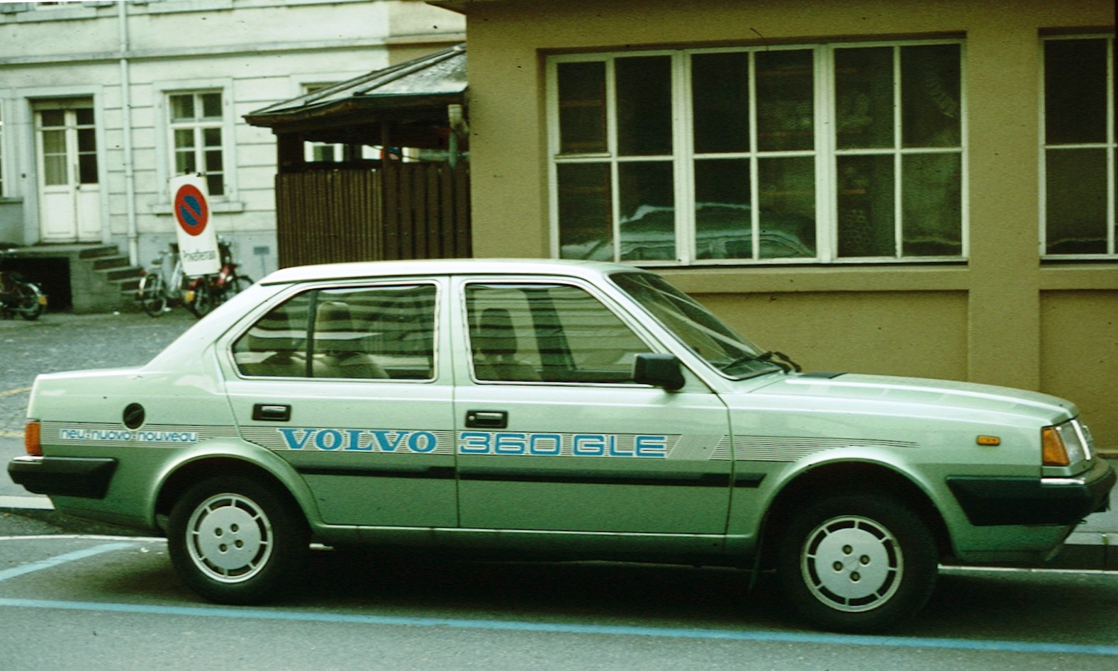 Volvo 360: 6 фото